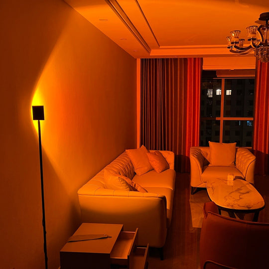 Moderne Stehlampe mit Farbprojektor 2