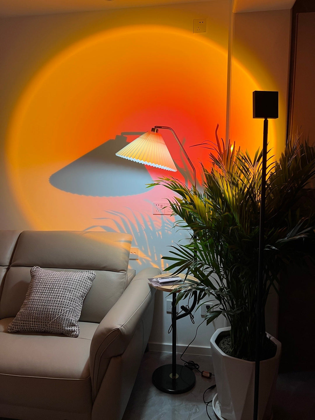 Moderne Stehlampe mit Farbprojektor 6