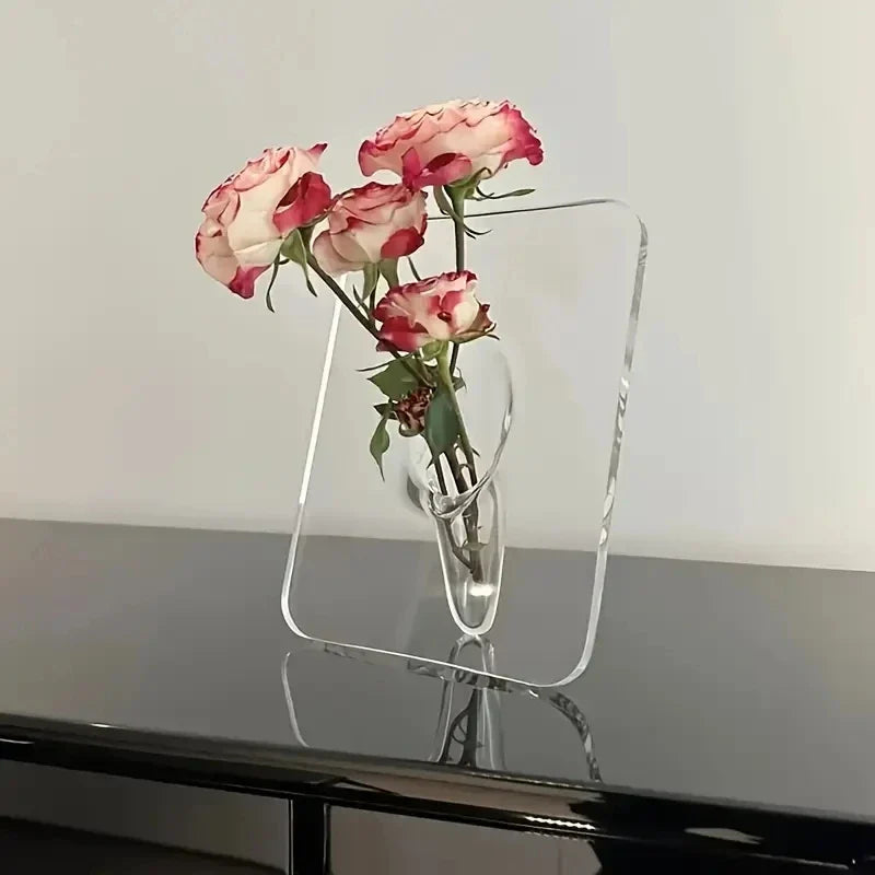 Moderne Vase mit integriertem Röhrendesign 2