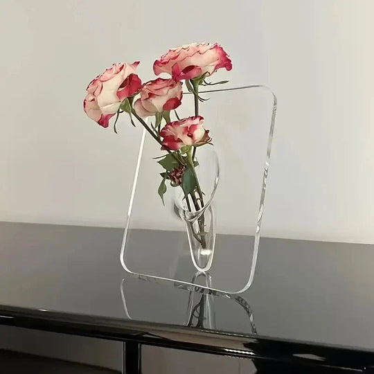 Moderne Vase mit integriertem Röhrendesign 2