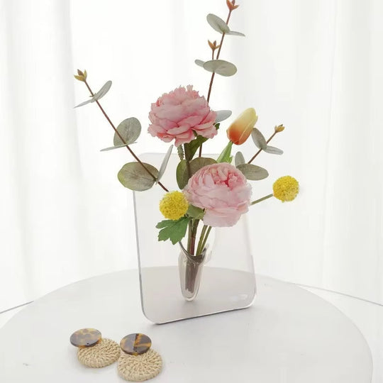 Moderne Vase mit integriertem Röhrendesign 4