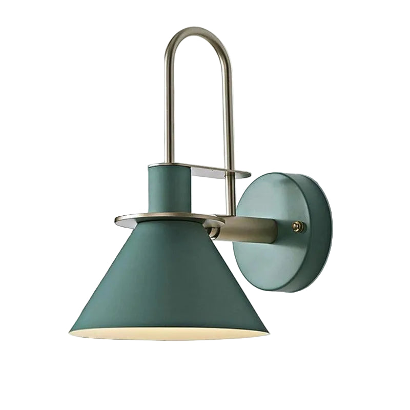 Moderne Wandleuchte mit Goldakzenten 11