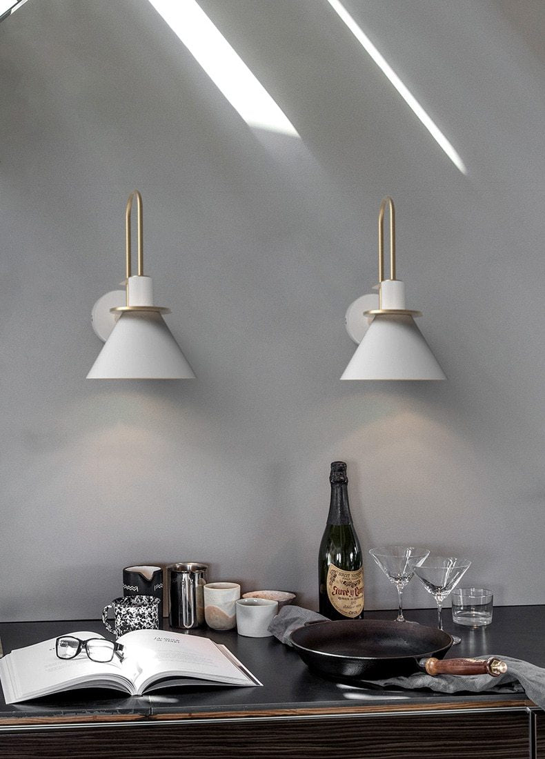 Moderne Wandleuchte mit Goldakzenten 3