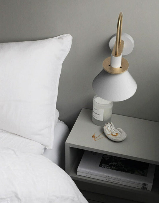 Moderne Wandleuchte mit Goldakzenten 5