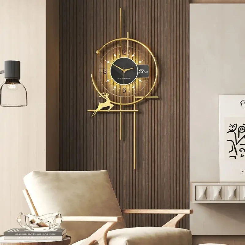 Moderne Wanduhr mit goldenem Design 4