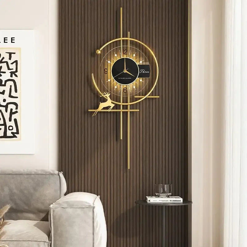 Moderne Wanduhr mit goldenem Design 5
