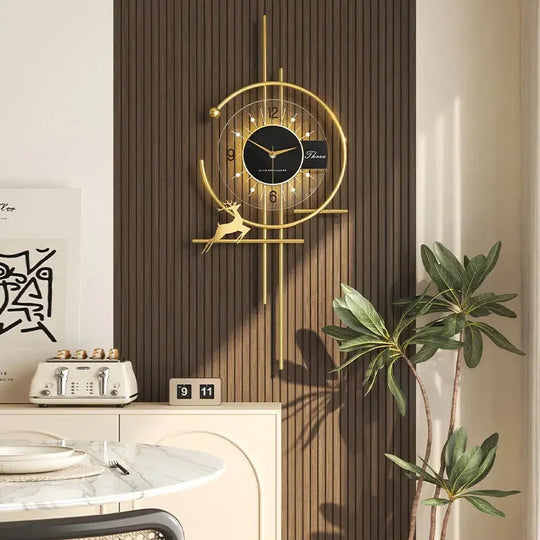 Moderne Wanduhr mit goldenem Design 6