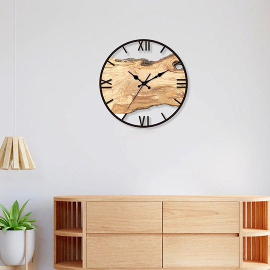 Moderne Wanduhr mit transparentem Design 1