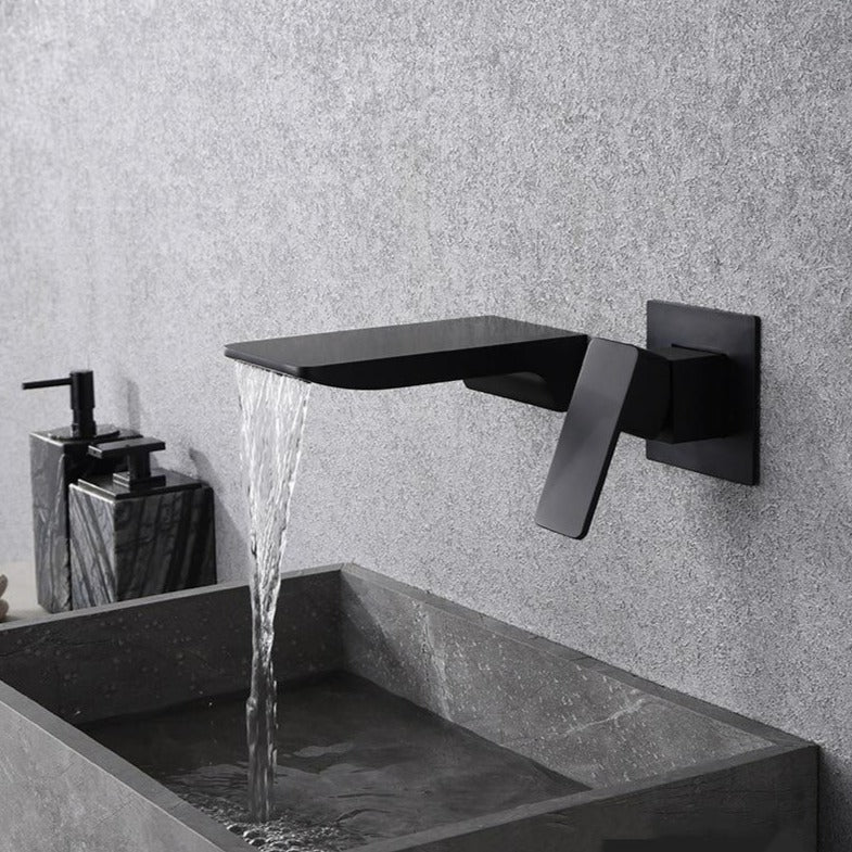 Moderner Wasserhahn mit Sensorsteuerung 2