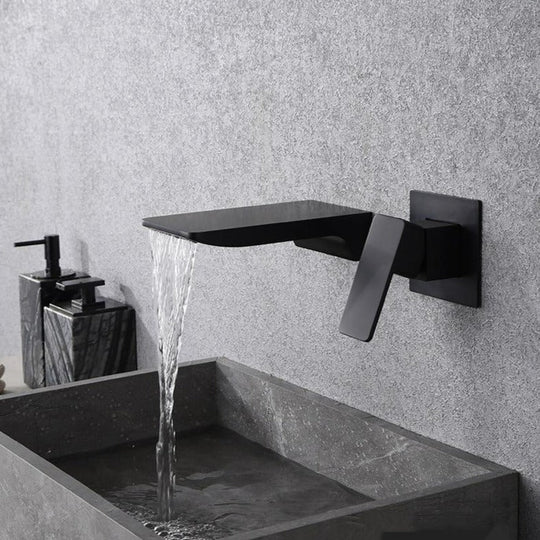 Moderner Wasserhahn mit Sensorsteuerung 2