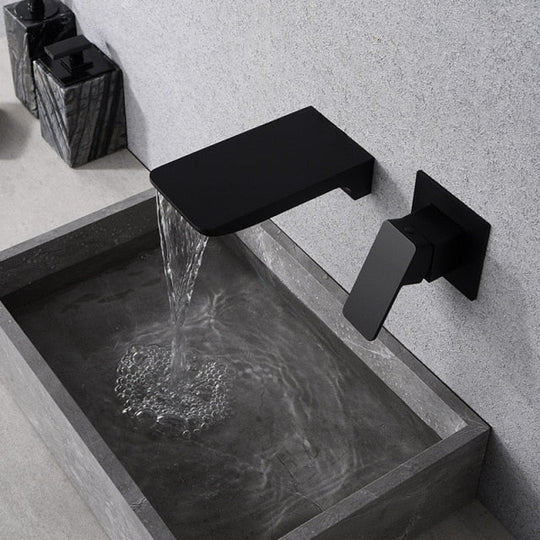 Moderner Wasserhahn mit Sensorsteuerung 3