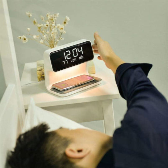 Multifunktionaler LCD-Wecker mit Dimmfunktion für Nachttisch 2