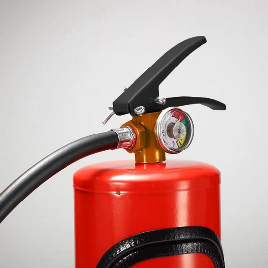 Origineller Flaschenhalter im Feuerlöscher-Stil 5