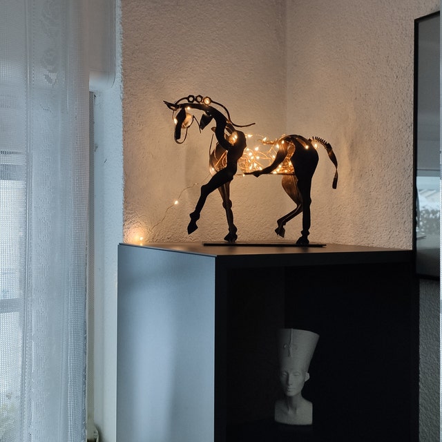 Pferdestatue aus Metall – Handgefertigtes Dekorationselement 2