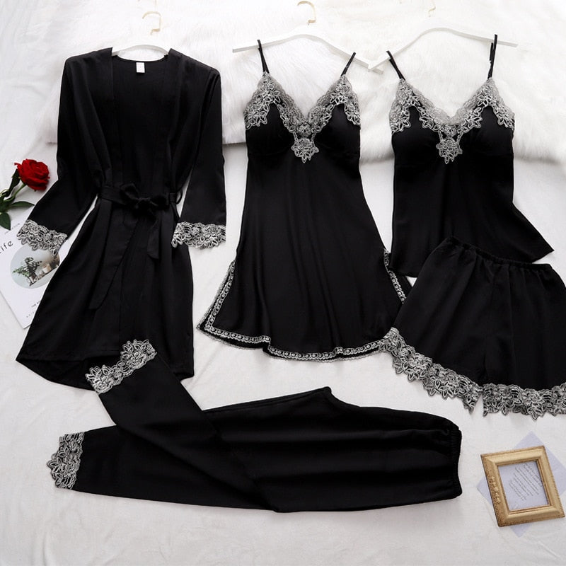 Pyjama-Set aus weicher Seide 0