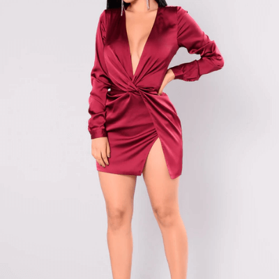 Rosenrotes Satin-Sommerkleid