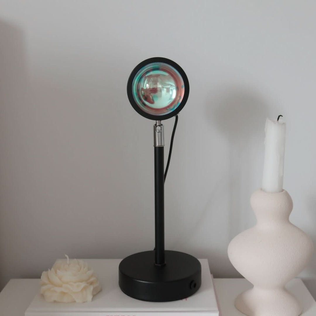Stimmungsvolle Stehlampe mit LED-Technologie für entspannendes Licht und individuelle Farbmodi 1