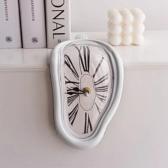 Surrealistische Wanduhr im Dali-Stil für Zuhause und Garten 3