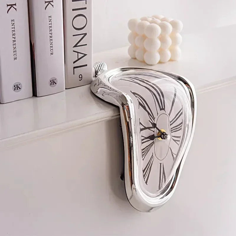 Surrealistische Wanduhr im Dali-Stil für Zuhause und Garten 6