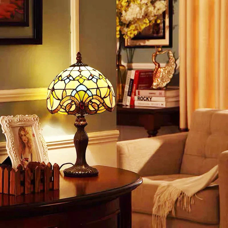 Tischlampe im Tiffany-Stil mit Farbspiel 4