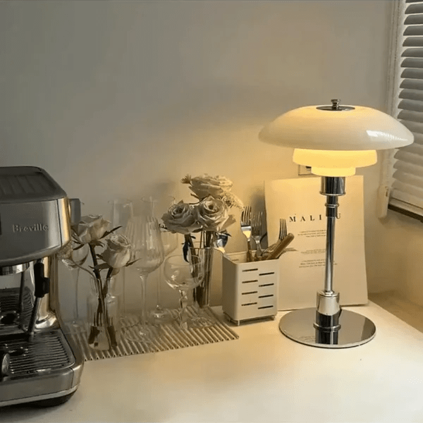 Tischleuchte im skandinavischen Design mit dimmbarem Licht 0