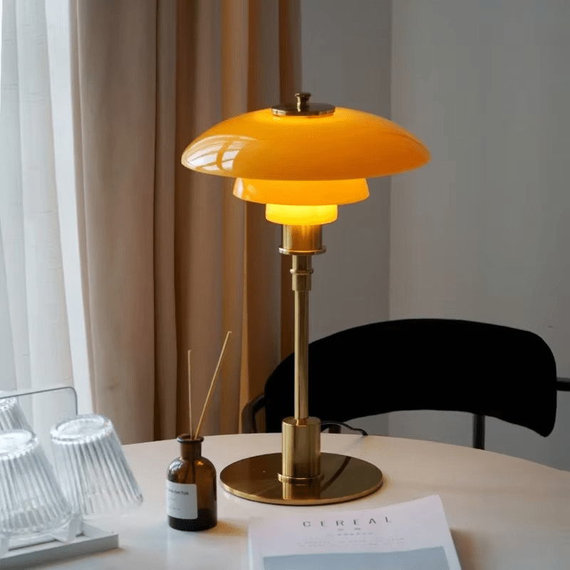 Tischleuchte im skandinavischen Design mit dimmbarem Licht 1