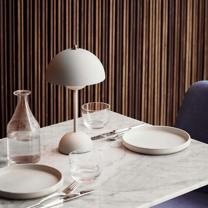 Tragbare LED-Tischlampe im skandinavischen Design 0