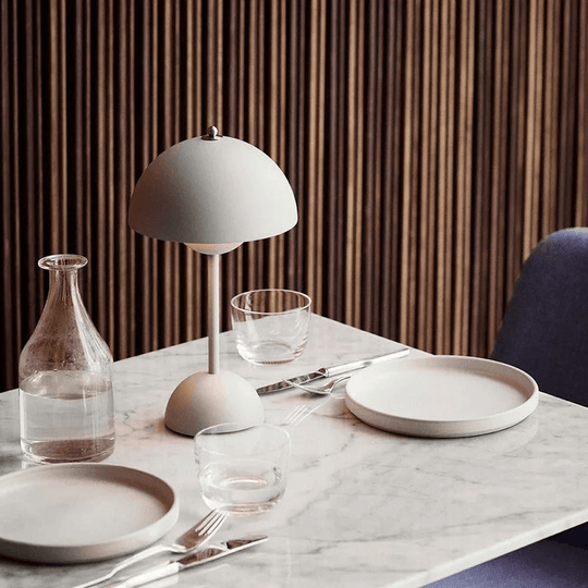 Tragbare LED-Tischlampe im skandinavischen Design 0