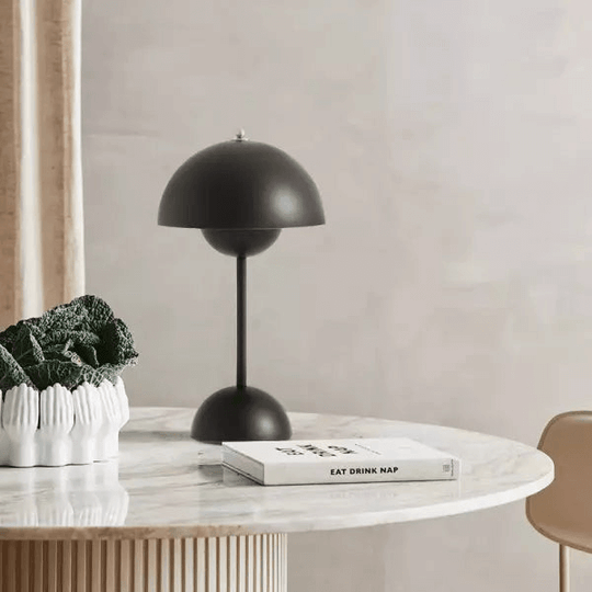 Tragbare LED-Tischlampe im skandinavischen Design 3