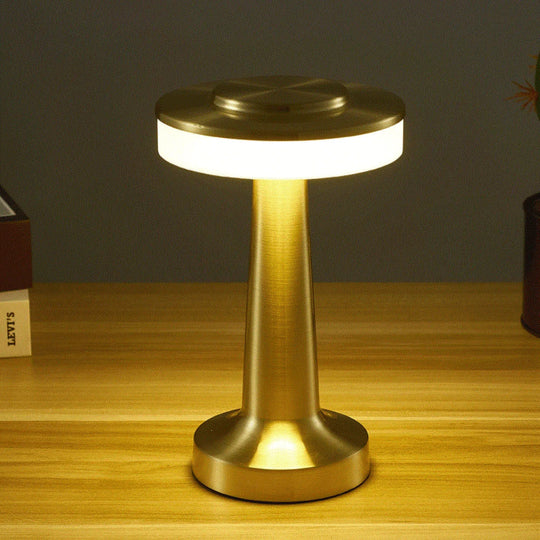 Tragbare LED-Tischlampe mit klassischem Design 3