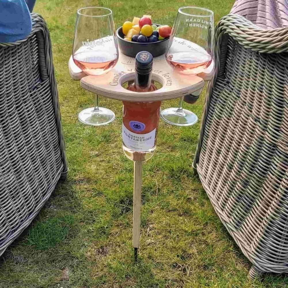 Tragbarer Weintisch für Picknick und Outdoor-Aktivitäten mit integriertem Flaschenhalter und Snackfläche 0