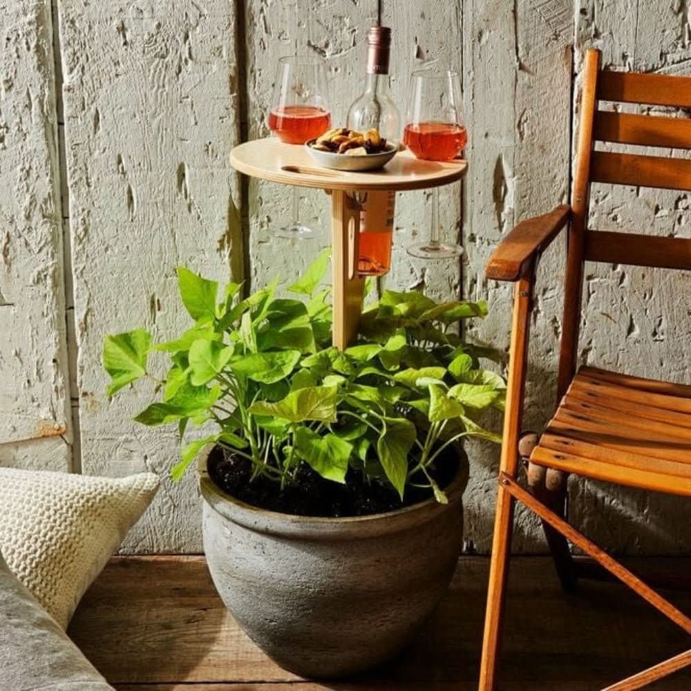 Tragbarer Weintisch für Picknick und Outdoor-Aktivitäten mit integriertem Flaschenhalter und Snackfläche 1