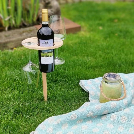 Tragbarer Weintisch für Picknick und Outdoor-Aktivitäten mit integriertem Flaschenhalter und Snackfläche 2