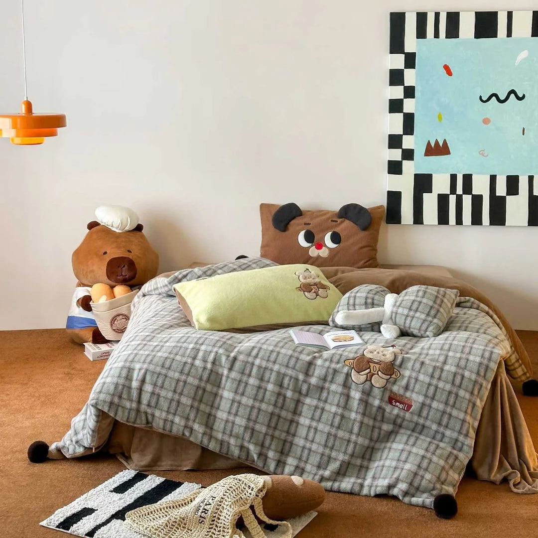Unisex Wendebettwäsche-Set Kariert mit Teddy-Applikation und Pompon-Ecken 0