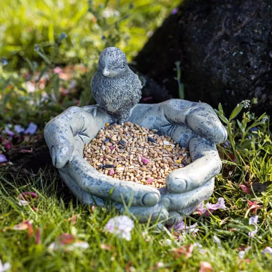 Vogelfutterhaus Handform für den Garten 1