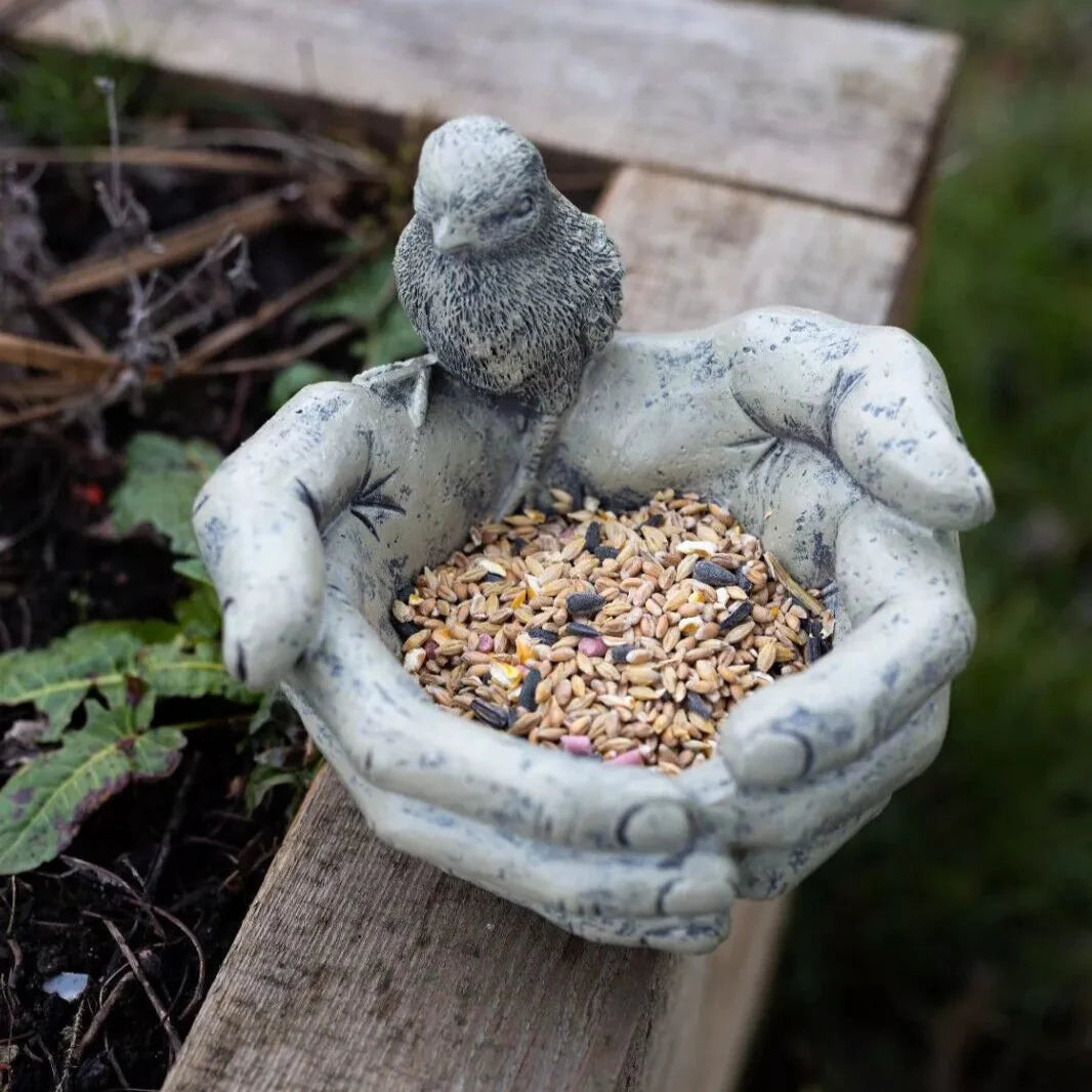 Vogelfutterhaus Handform für den Garten 2