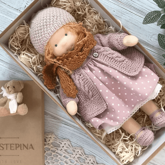 Waldorfpuppe für Kinder – Handgefertigt und Nachhaltig 3
