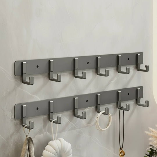 Wandgarderobe mit schwarzen Haken für modernes Wohnen 11