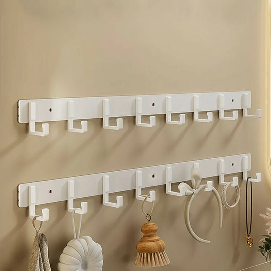 Wandgarderobe mit schwarzen Haken für modernes Wohnen 16