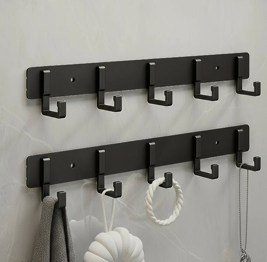 Wandgarderobe mit schwarzen Haken für modernes Wohnen 17