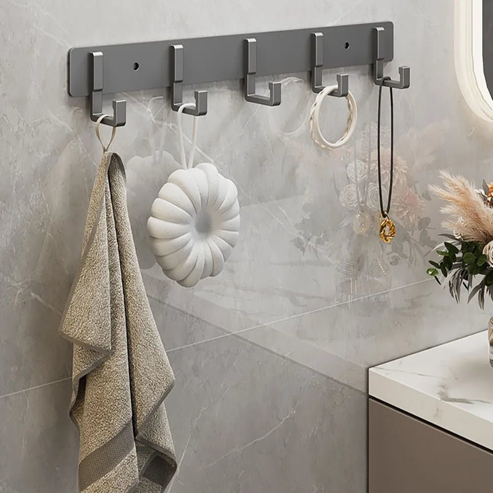 Wandgarderobe mit schwarzen Haken für modernes Wohnen 4