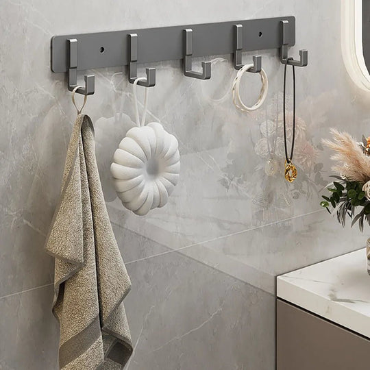 Wandgarderobe mit schwarzen Haken für modernes Wohnen 4