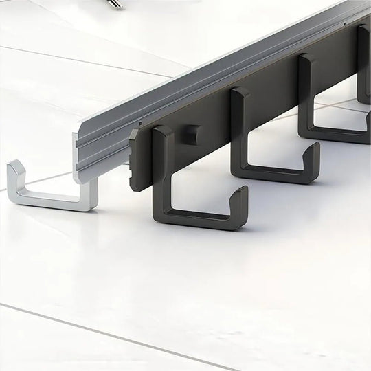 Wandgarderobe mit schwarzen Haken für modernes Wohnen 5