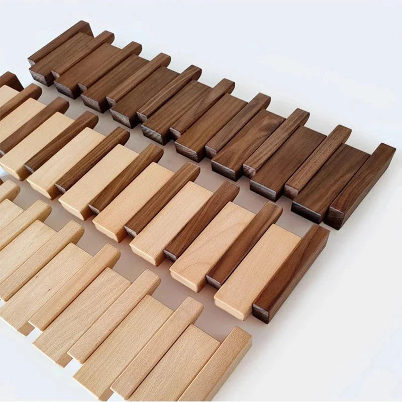 Wandgarderobe mit Magnetischen Klapphaken im Minimalistischen Design