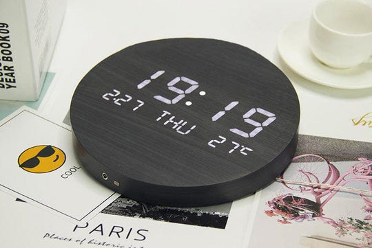 Wanduhr Modern im Minimalistischen Stil mit Digitalem Display für Zuhause 1