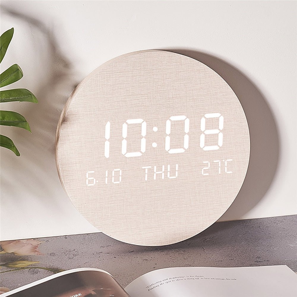 Wanduhr Modern im Minimalistischen Stil mit Digitalem Display für Zuhause 2
