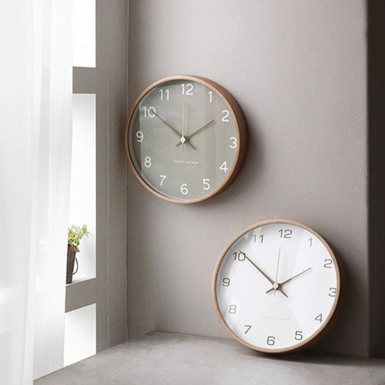 Wanduhr aus Holz im minimalistischen Design 1