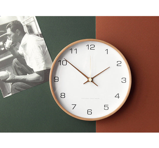 Wanduhr aus Holz im minimalistischen Design 8