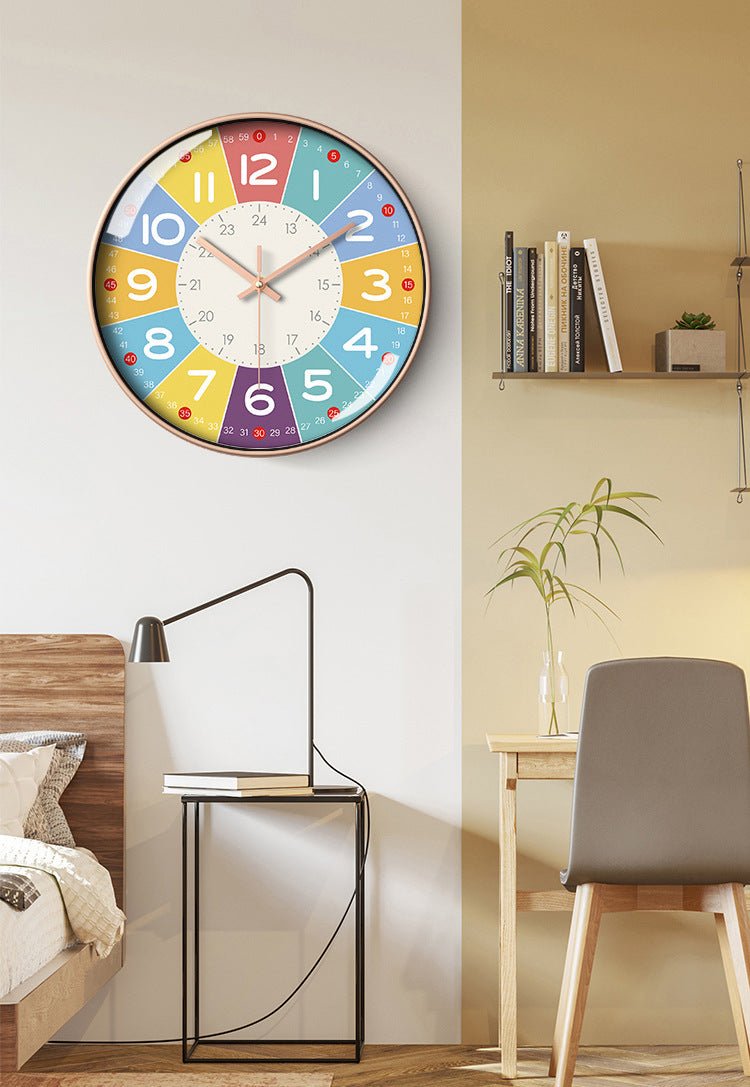Wanduhr für Kinder im verspielten Design 1