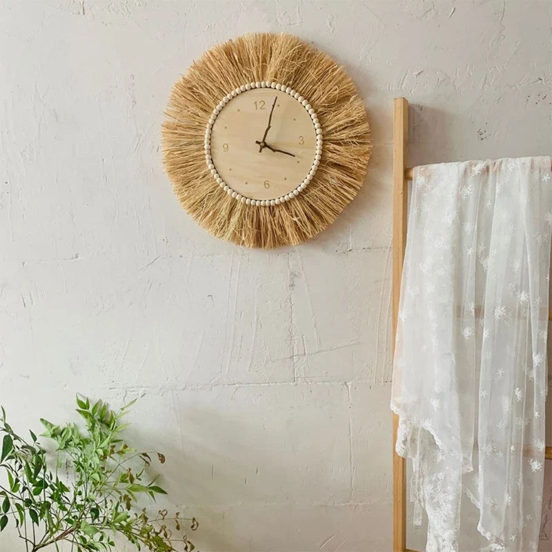 Wanduhr im Boho-Stil aus Weizenstroh für rustikale Wohnräume 0